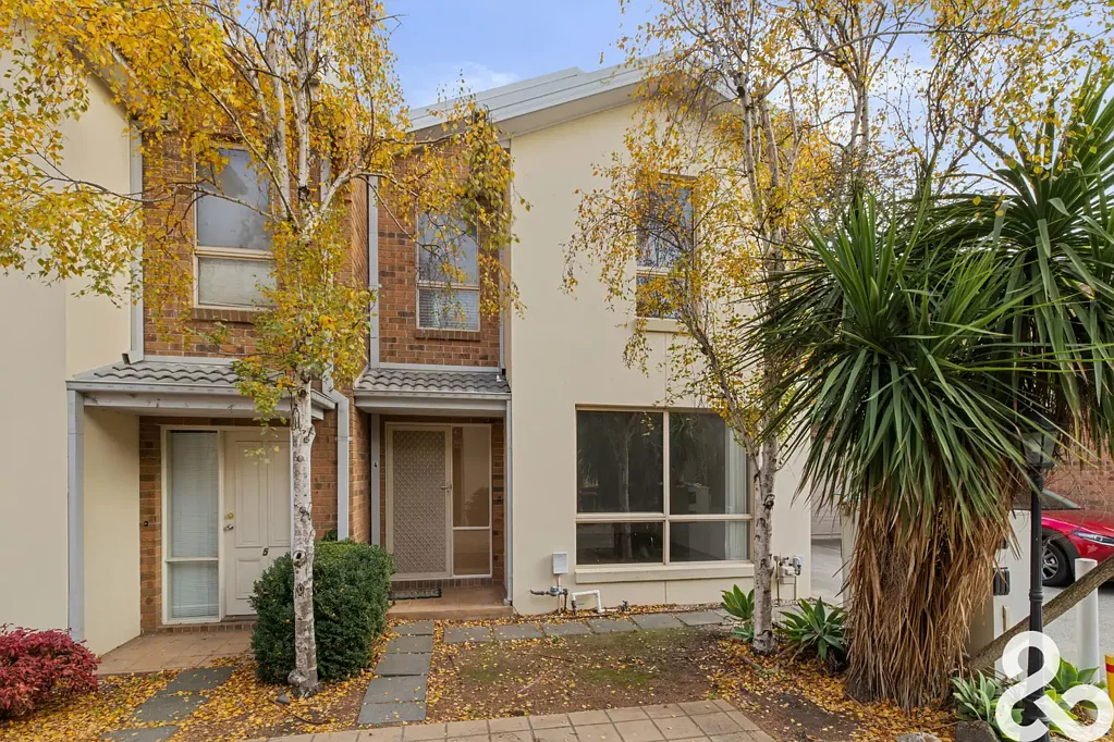 STYLISH 3 BEDROOM TOWNHOUSE