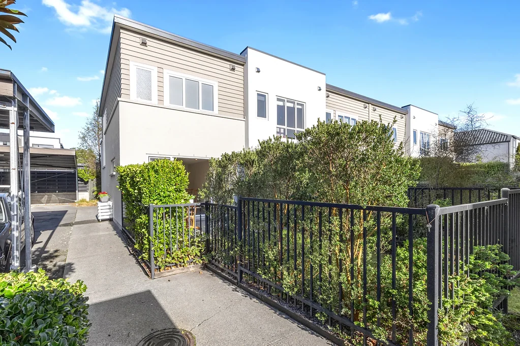 Christchurch Central 2Kwarto Vendor Says SELL ASAP!