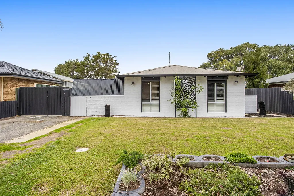 Warnbro 3બેડરૂમ GORGEOUS AND UNIQUE RENOVATED HOME ON LARGE BEACH SIDE BLOCK
