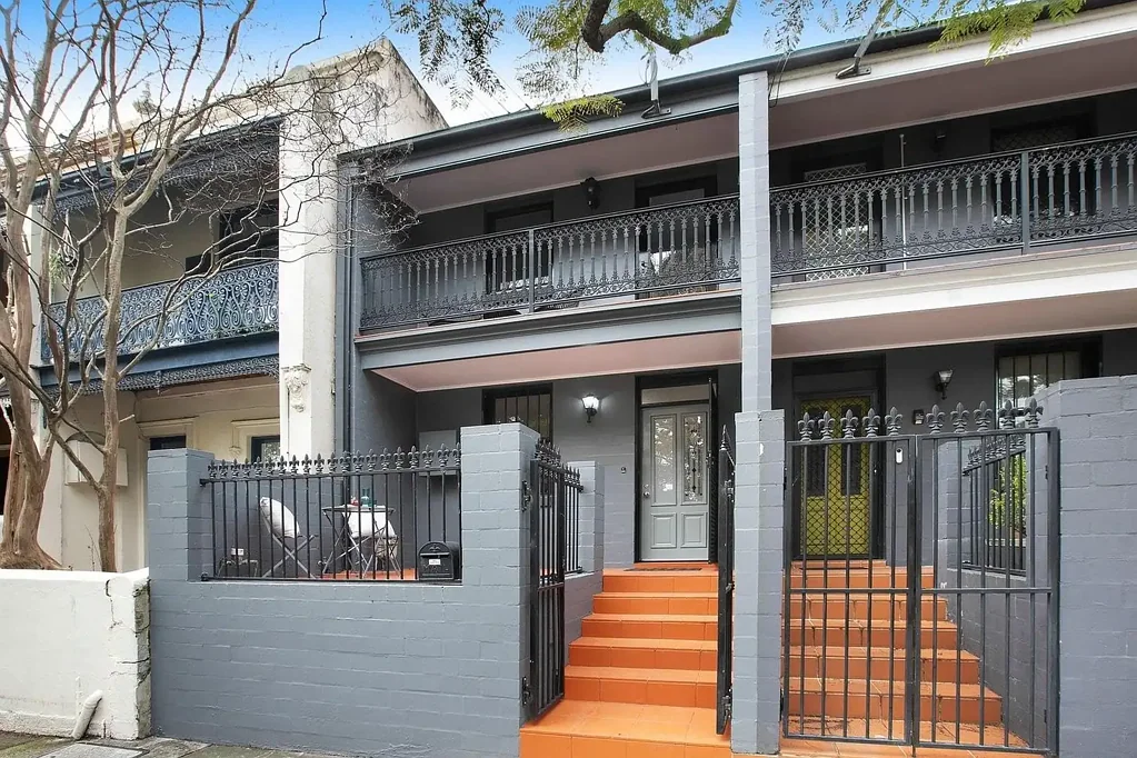 Stylish 3-Bedroom Terrace Opposite Alexandria Park with Prime Location and Modern Amenities