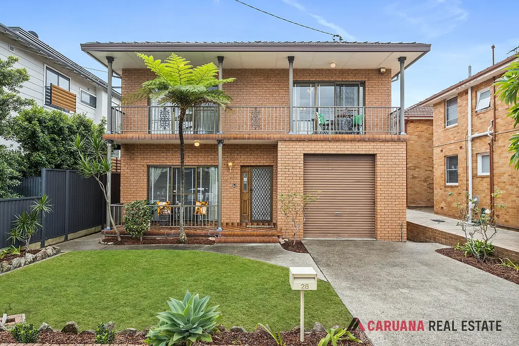 Monterey 5 Bedroom Double brick 5 bedroom beauty, steps to Monterey Beach