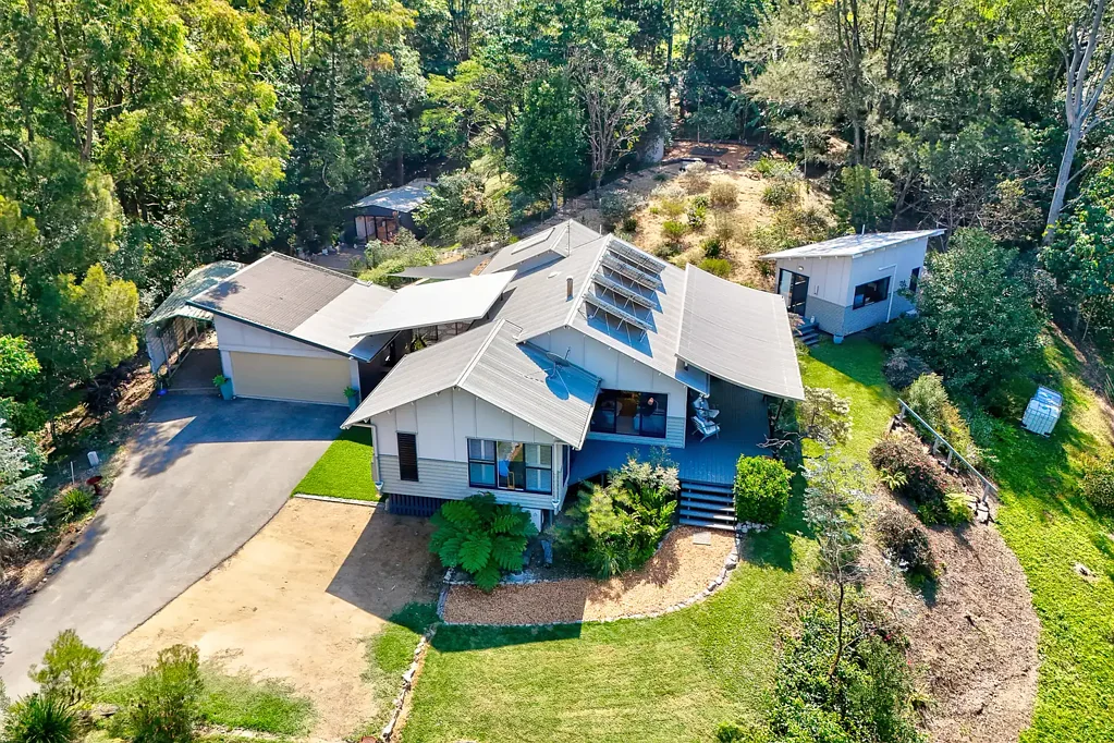 Cooran 4 Bedroom Hinterland Luxury With Spectacular Mountain Views on 2.1 Hectares