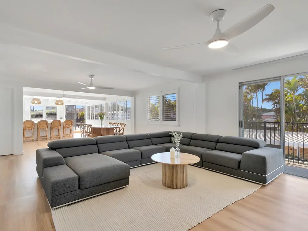 Coffs Harbour 5 Bedroom The Ultimate Beachside Penthouse – 5 Bedrooms & 140m² Rooftop Terrace, Steps from Park Beach