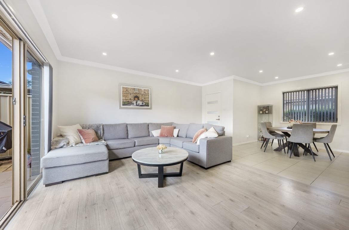 UNIT 2 323 HECTOR ST, BASS HILL NSW 2197, 0 غرف, 0 حمامات, Unspecified