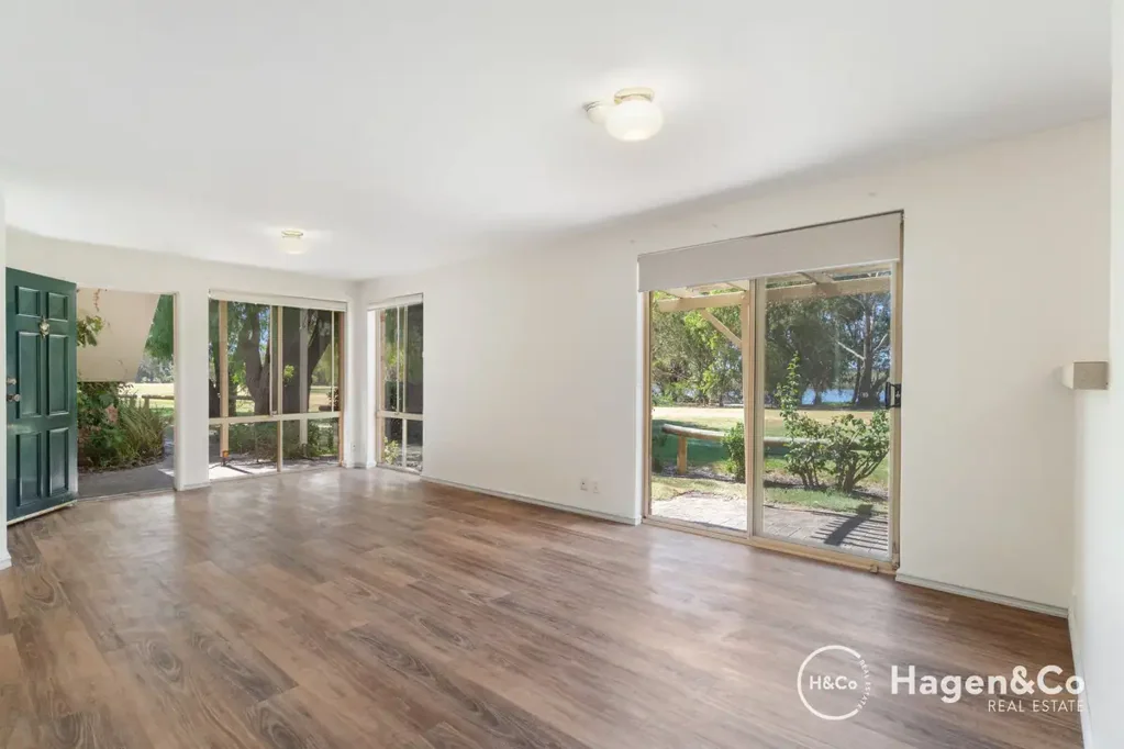 Peaceful Lakeside Living – 2 Bedroom Unit Overlooking Herdsman Lake