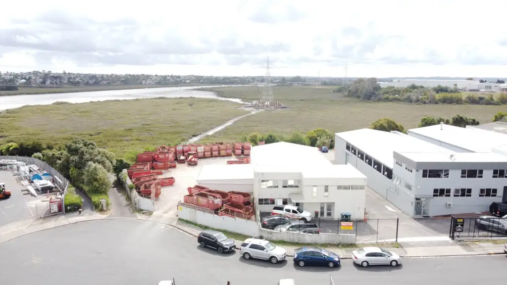 Avondale ROSEBANK INDUSTRIAL - LARGE YARD AND WAREHOUSE