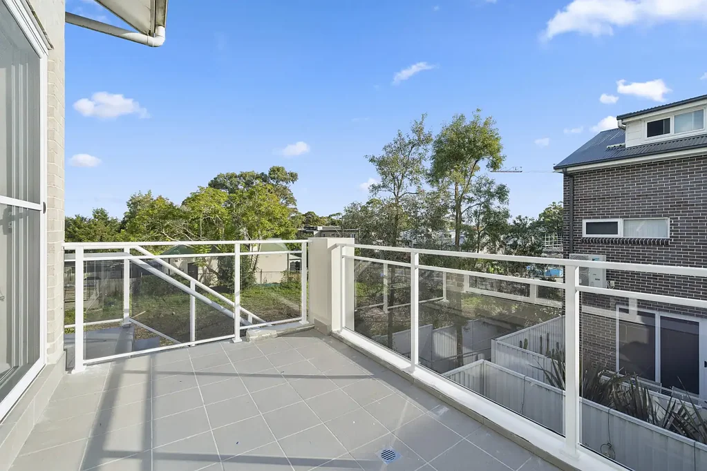 Asquith 1 Bedroom Large, split-level 1 bedroom plus study