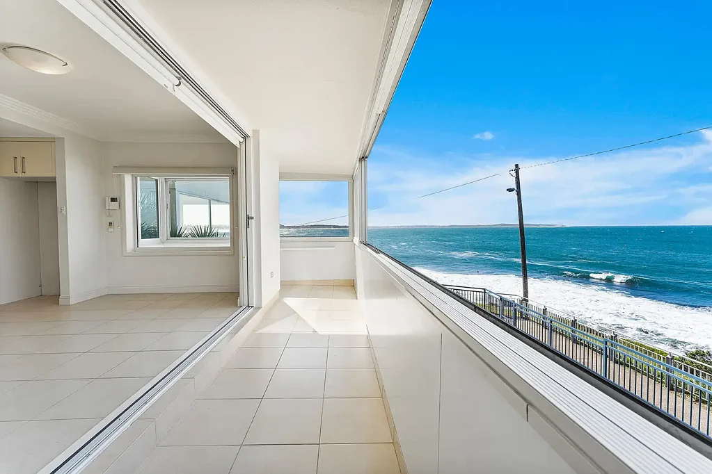 Three Bedroom Apartment in Stunning Coastal Location