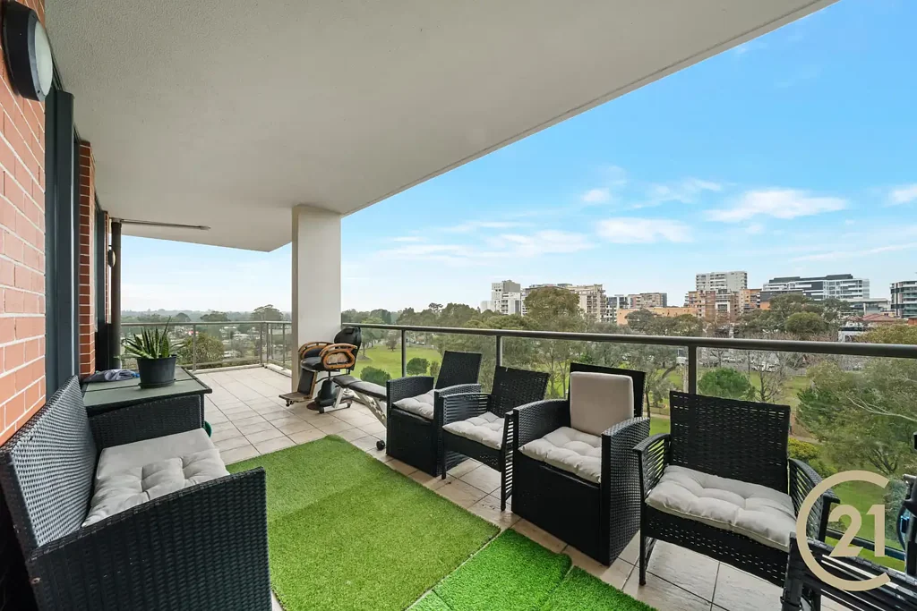 Liverpool 3Kwarto Open plan living with extensive views over Memorial Park