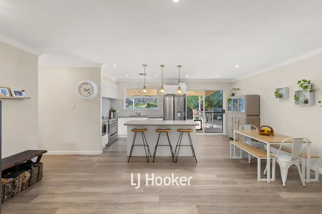 South Bunbury 4房  Style, Space & 1km to the Beach!