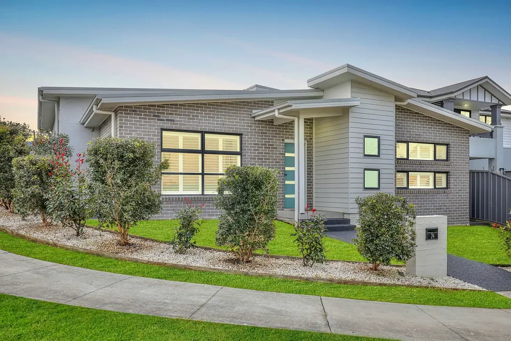 Stream Hill 4房  Exceptional Four Bedroom Single Split Level Family Living