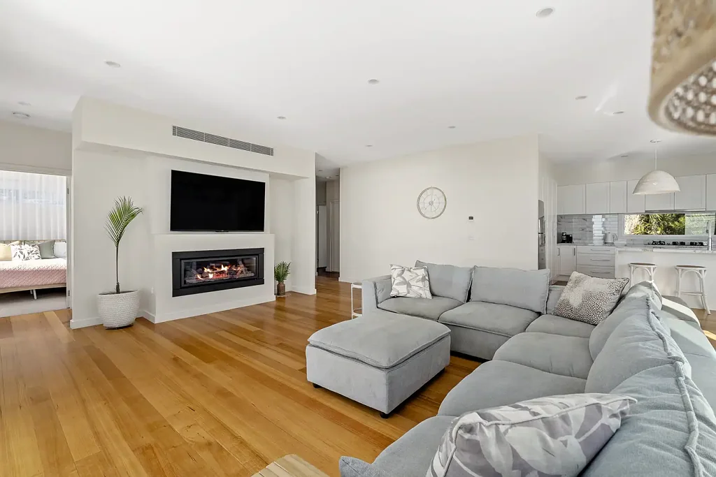 Architectural Brilliance with Panoramic Bay Views