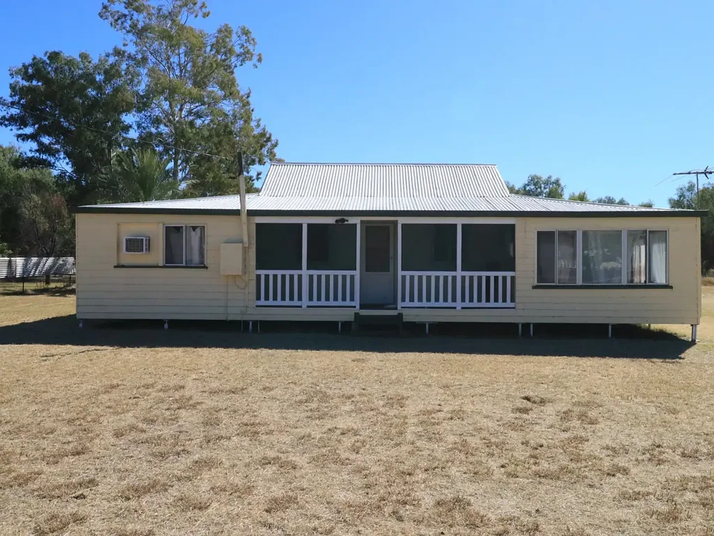 Mitchell 4 Bedroom Colonial Homestead on 10 Acres