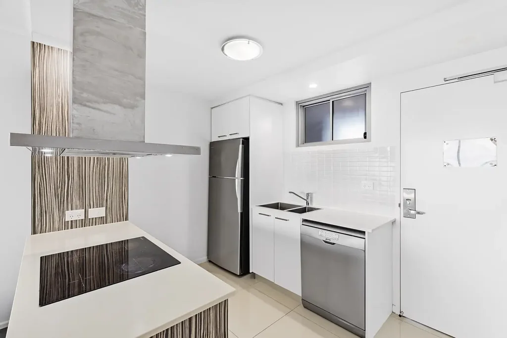 Modern 1-Bedroom Furnished Apartment with Stunning Esplanade Views