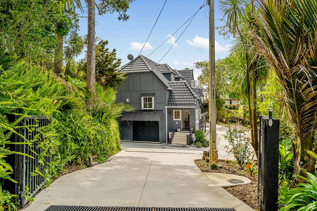 Hillcrest 4침실 Owner wants offers!