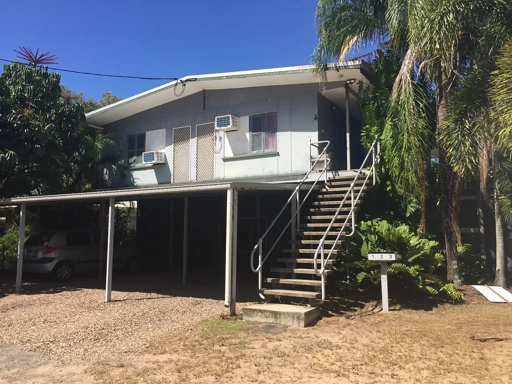 Spacious & Breezy 2-Bedroom Beachside Unit!