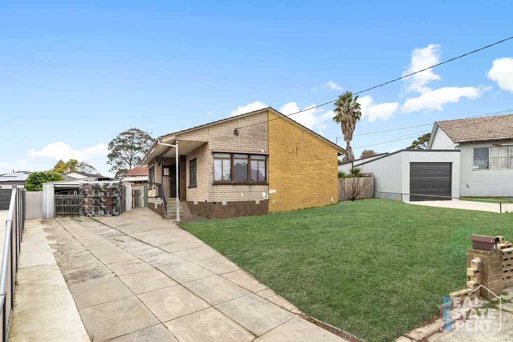 Doveton 3Kwarto Multi-Unit Potential on 747m² (Approx) – MUST BE SOLD!