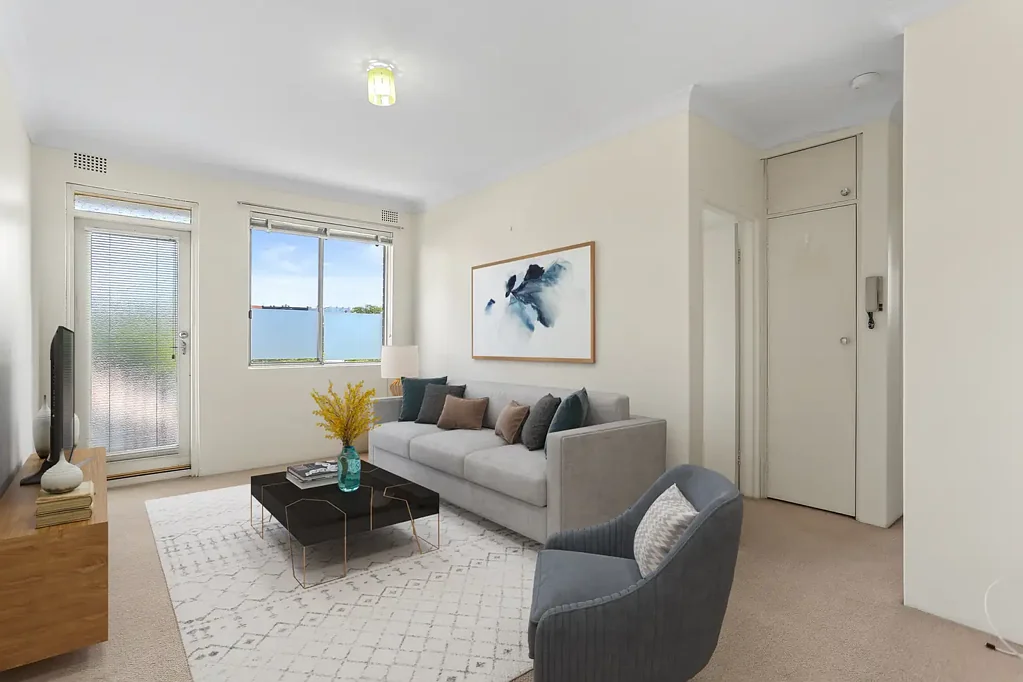** TOP FLOOR SPACIOUS UNIT IN A GREAT LOCATION **