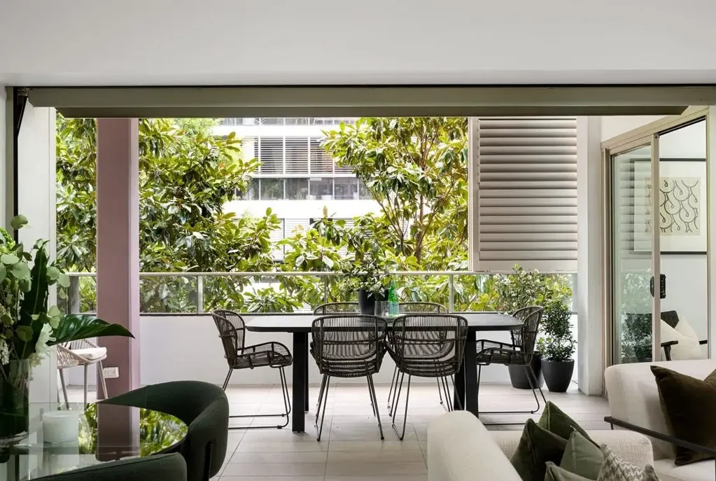 A CITY FRINGE RETREAT WITH ELEVATED URBAN LIVING