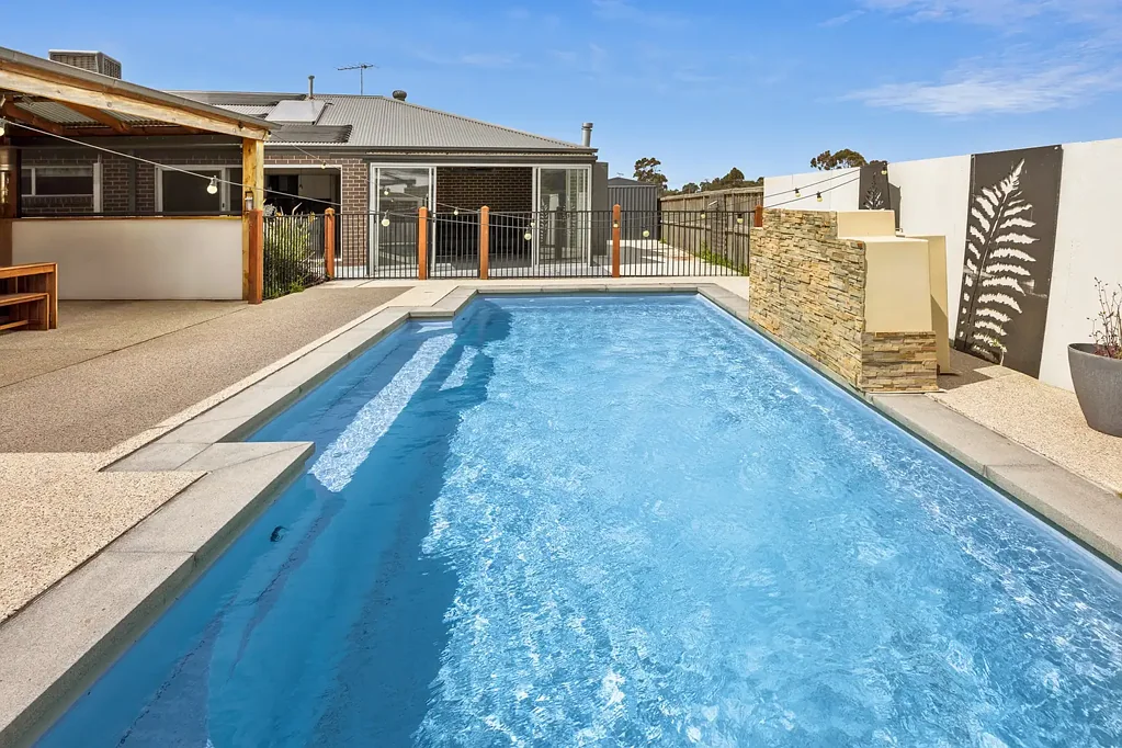 Lara 4房  Modern Family Living with Poolside Perfection in Manzeene Estate