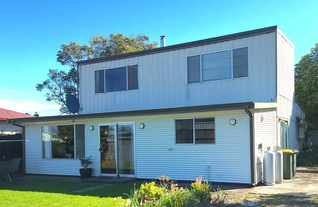 Walpole 3房  Two Storey with water views, in Walpole's heart!