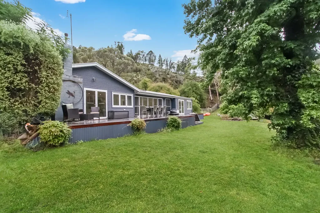 Stunning 5 Bedroom 3 Bathroom Riverside Home