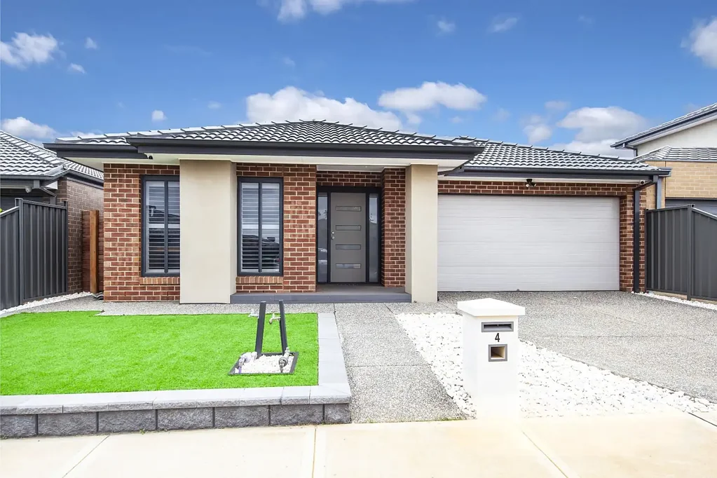Modern Family Living in Prime Location