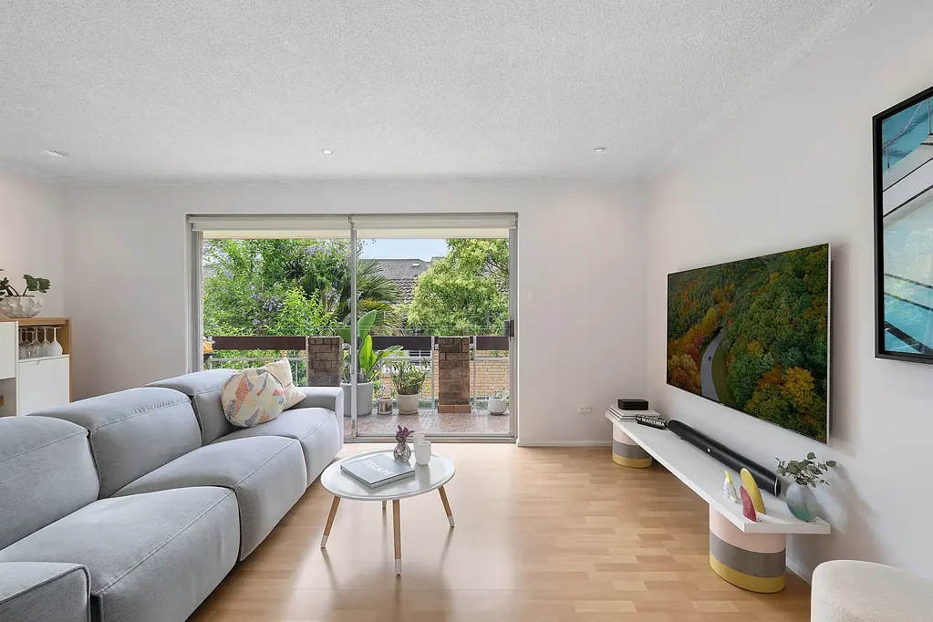 Wareemba 2房 无共用墙 顶层公寓 极佳隐私 采光充足 绿意视野 宽敞露台 开放式布局 现代厨房 明亮卧室 内置洗衣房 大型车库 步行生活圈 Peaceful, Spacious Apartment in a Premier Lifestyle Locale