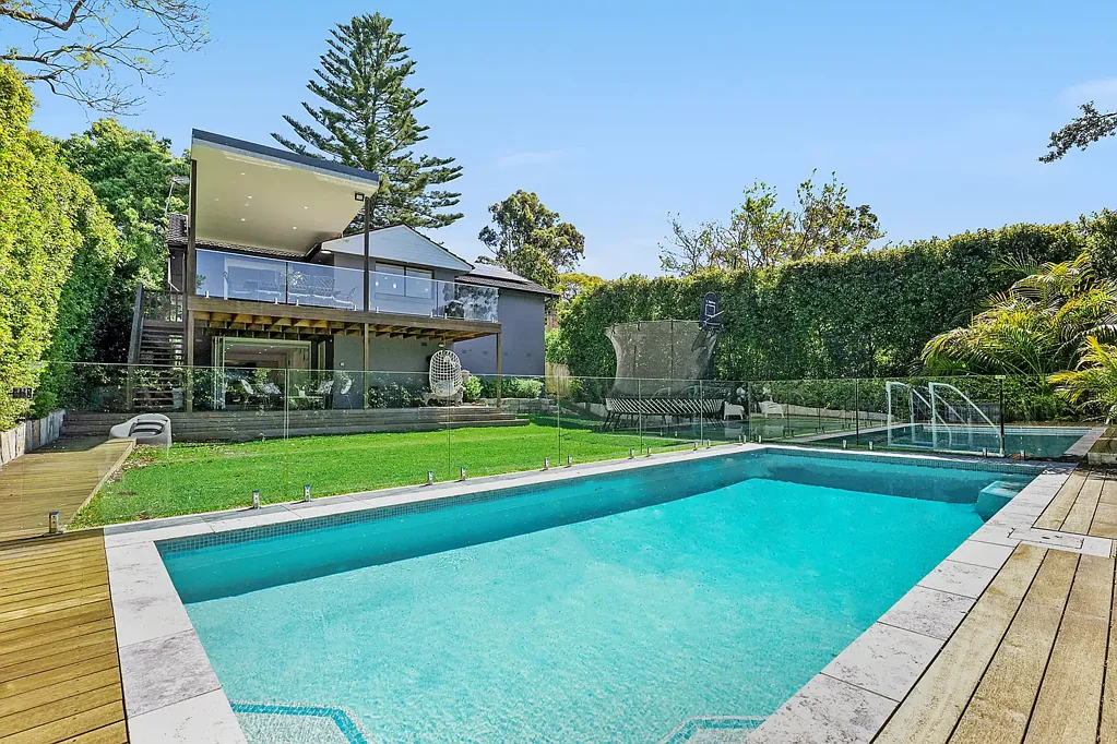 Pymble 4બેડરૂમ Spacious Family Oasis with Pool, Privacy & Sunlit living