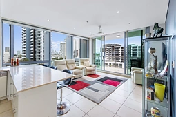 1108/1 Como Crescent, Southport