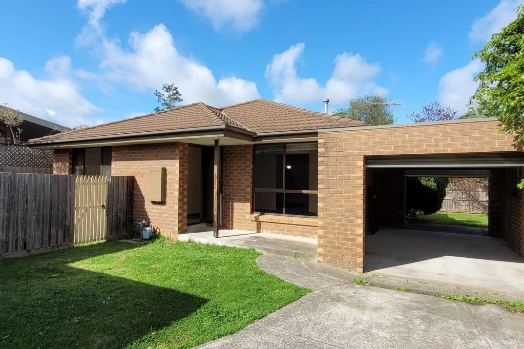 Charming 3-Bed Unit with Courtyard in Prime Location