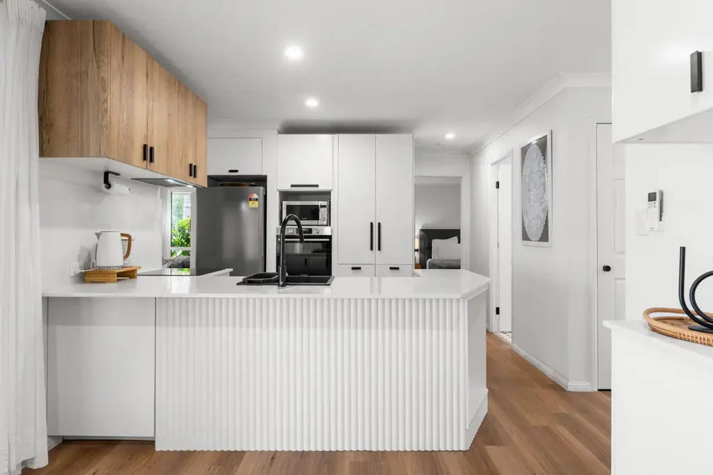 Birkdale 3Zimmer Modern Low-Set Living with Stylish Renovation and Private Outdoor Space