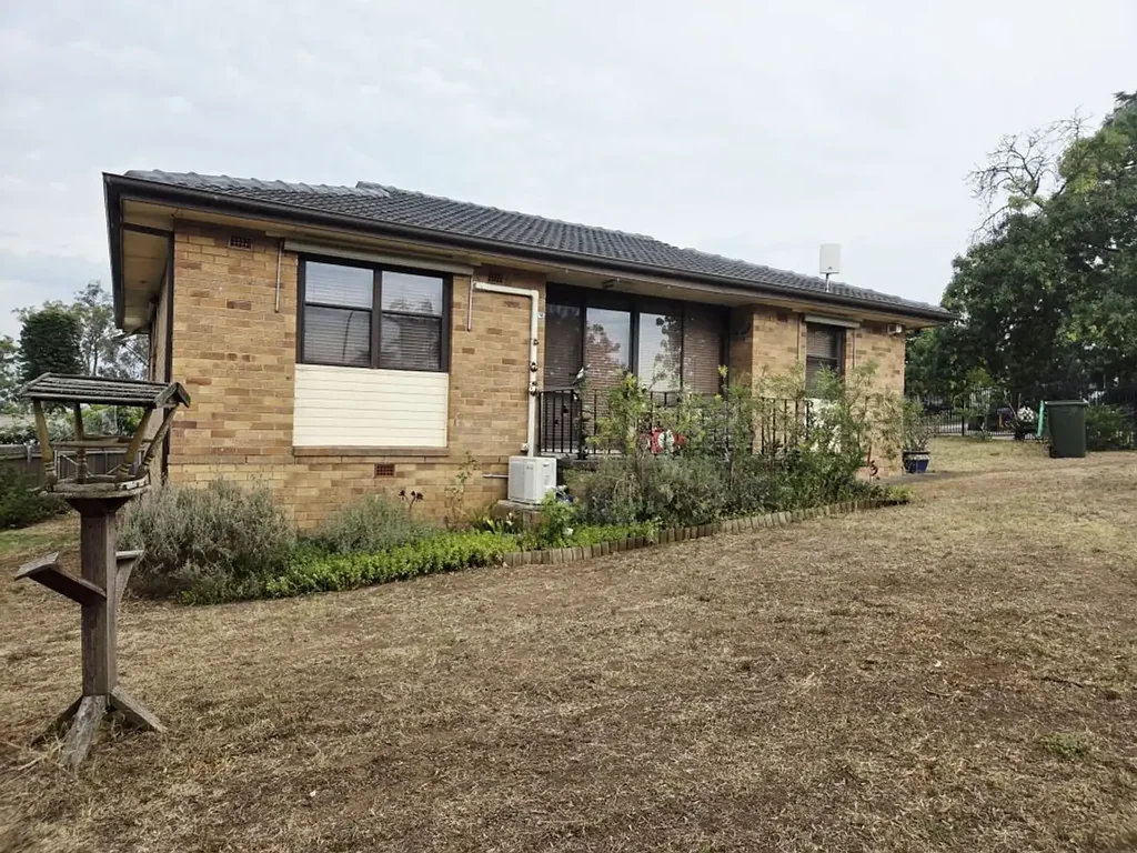 Muswellbrook 3غرفة نوم 3 B/R BRICK VENEER HOME WITH REMODELED INTERIOR OPEN LIVING AND STYLISH KITCHEN IN THE AFFORDABLE RANGE