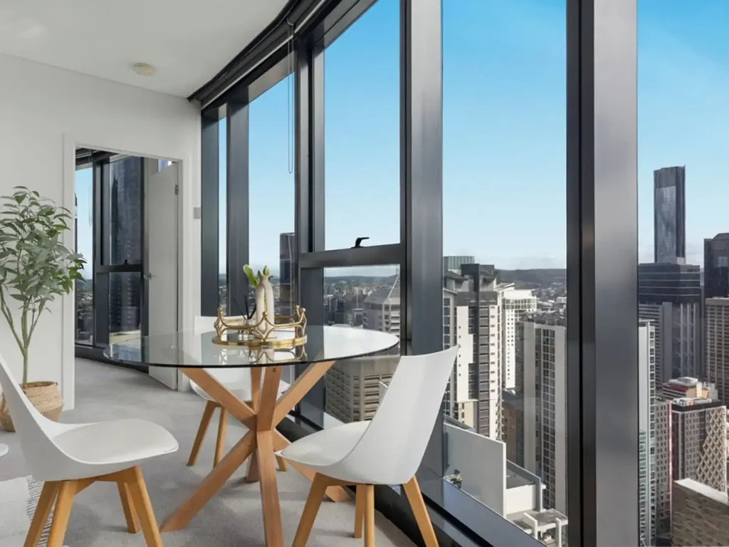 Brisbane City 3Zimmer Well positioned car space & Huge storage cage -  Vacant. Move-in ready !