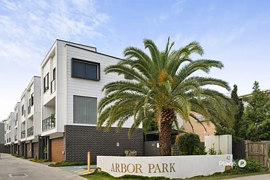 Wynnum West 3Phòng ngủ Contemporary Corner Residence Within Prestigious Arbor Park Community