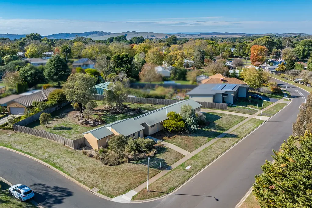 6 Robb Drive, Romsey, VIC 3434