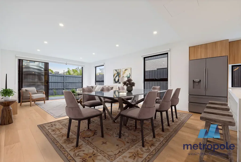 BRAND NEW LUXURY HOME IN OUTSTANDING LOCATION
