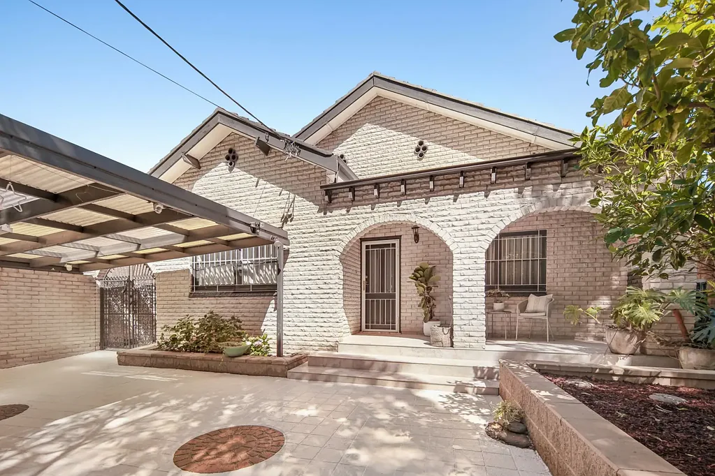 Ashfield 4कमरा Renovated Family Home In A Premier Ashfield Setting