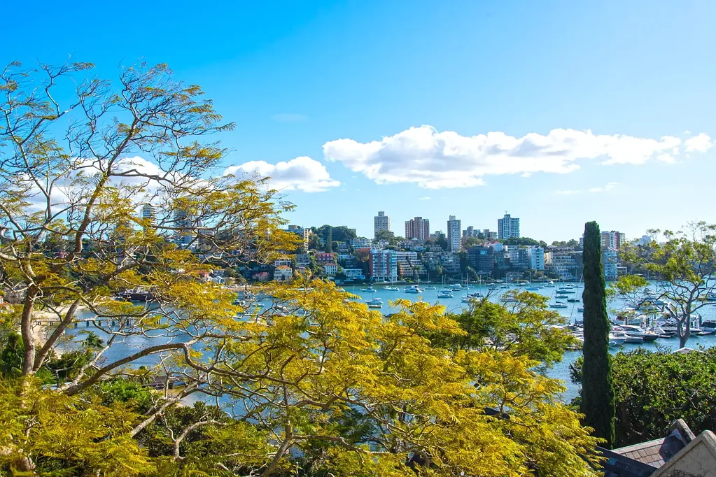 Double Bay 2房  Art Deco Charmer with Water Views and Huge Potential