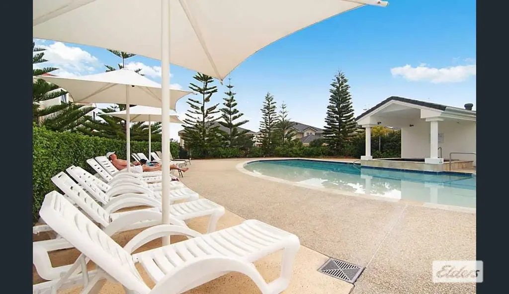 Beachfront 2-Bed Apartment with Stunning Ocean Views