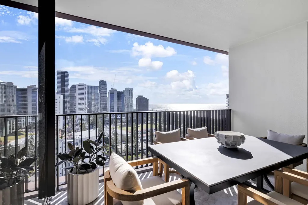 Mermaid Beach 3chambre Brand-new Mermaid Beach Apartment with City and Coastline Views