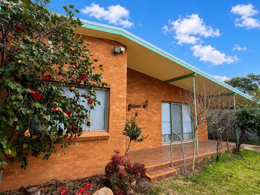 Coonabarabran 3Zimmer Brick, Space and Sheds- Potential Plus