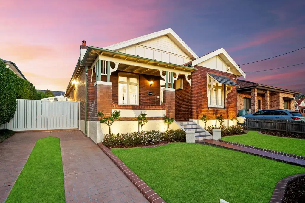 Concord West 4房 经典 Californian Bungalow | 594.4平方米 & 15.24米临街面 | 卓越未来潜力 Classic Californian Bungalow | 594.4sqm & 15.24m Frontage | Exceptional Future Potential