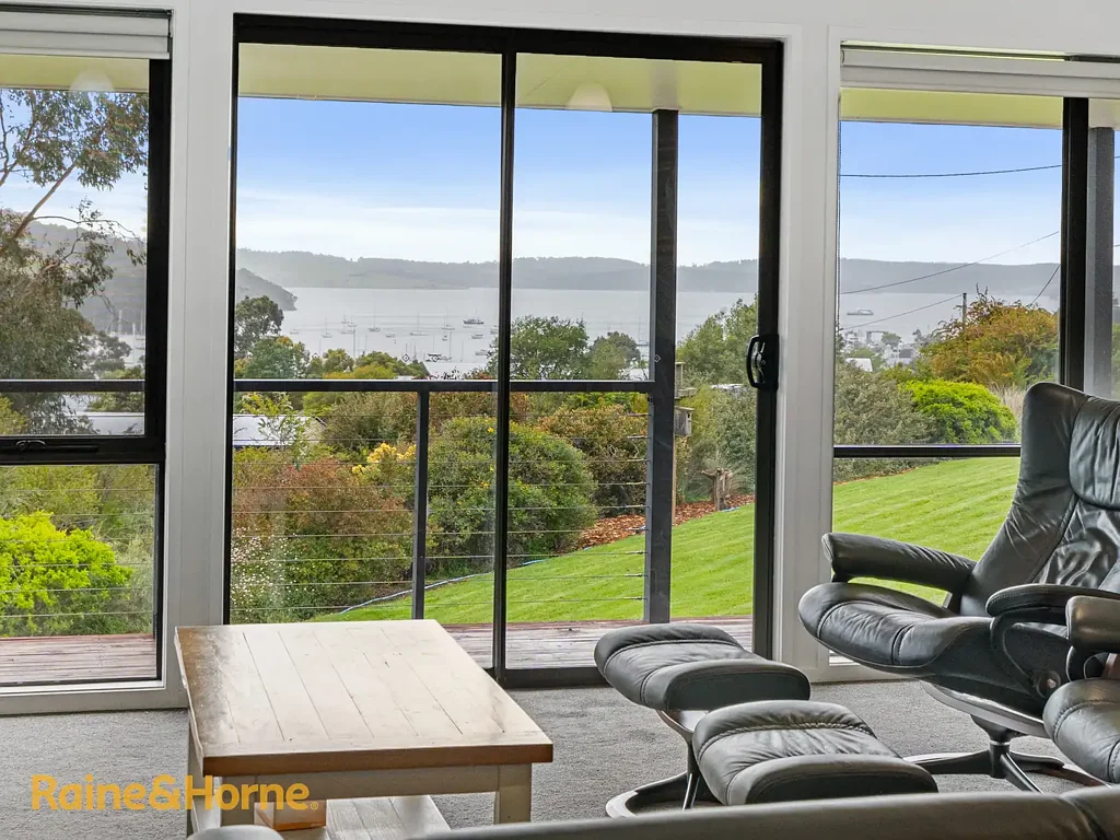 Kettering 4 Slaapkamer Modern Coastal Living with Harbour Views