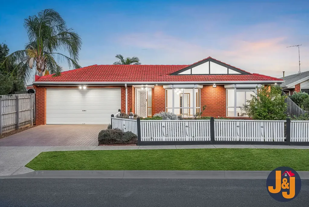 Werribee 3침실 Charming Family Home in a Peaceful Werribee Setting