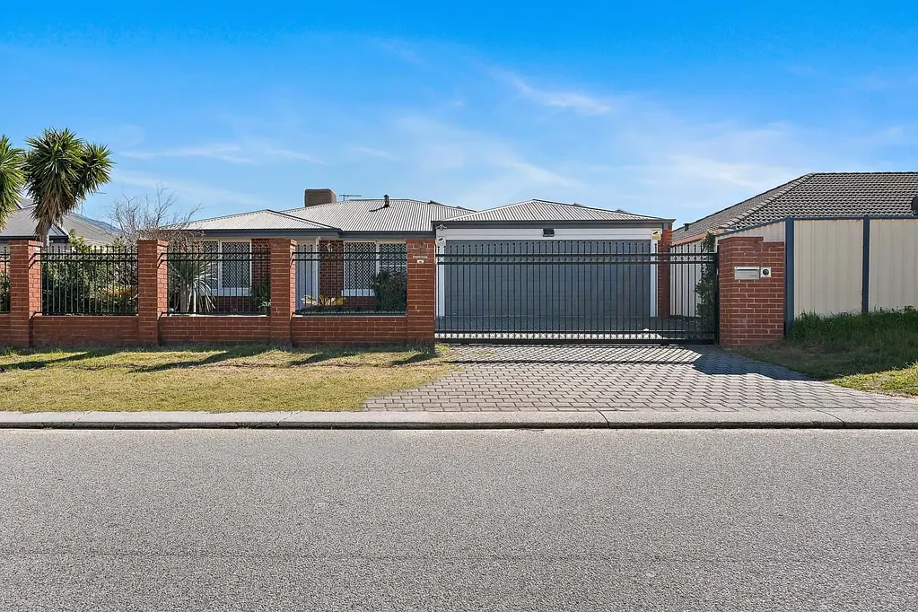 Spacious Family Home with Theatre Room & Huge Backyard