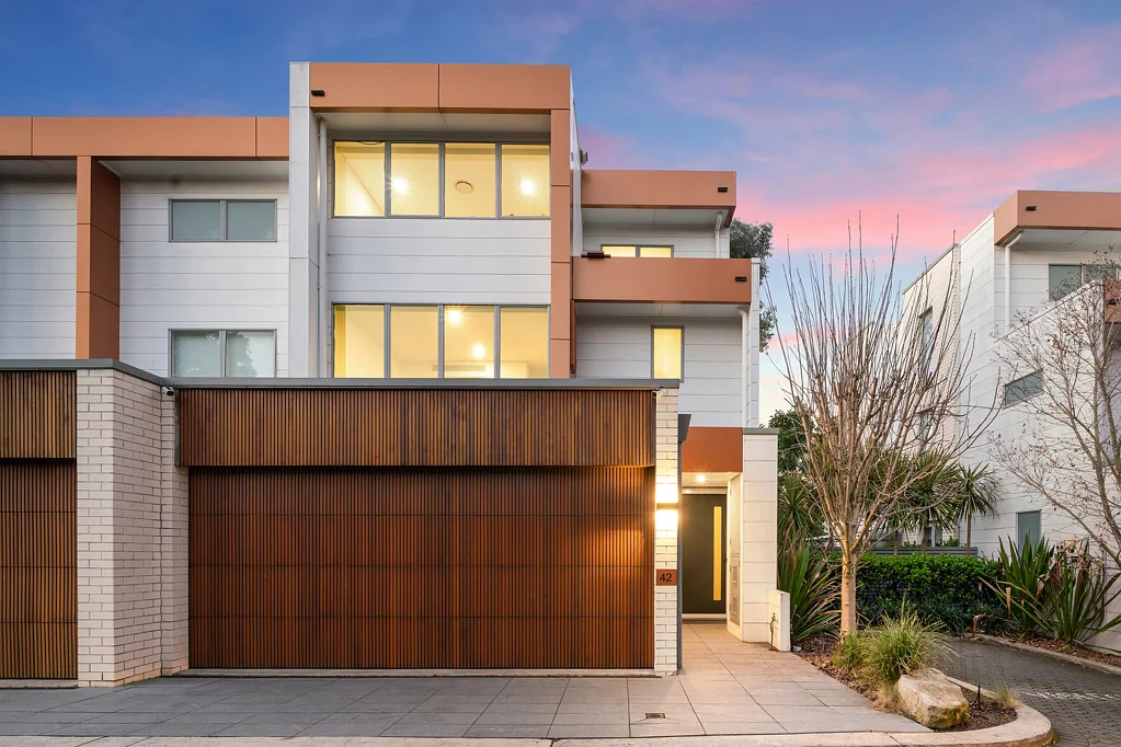 Strathfield 5chambre Contemporary Family Luxury in Secure Gated Fairway Residences