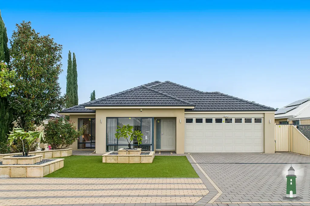 15 Albion Avenue, Lake Coogee, WA 6166