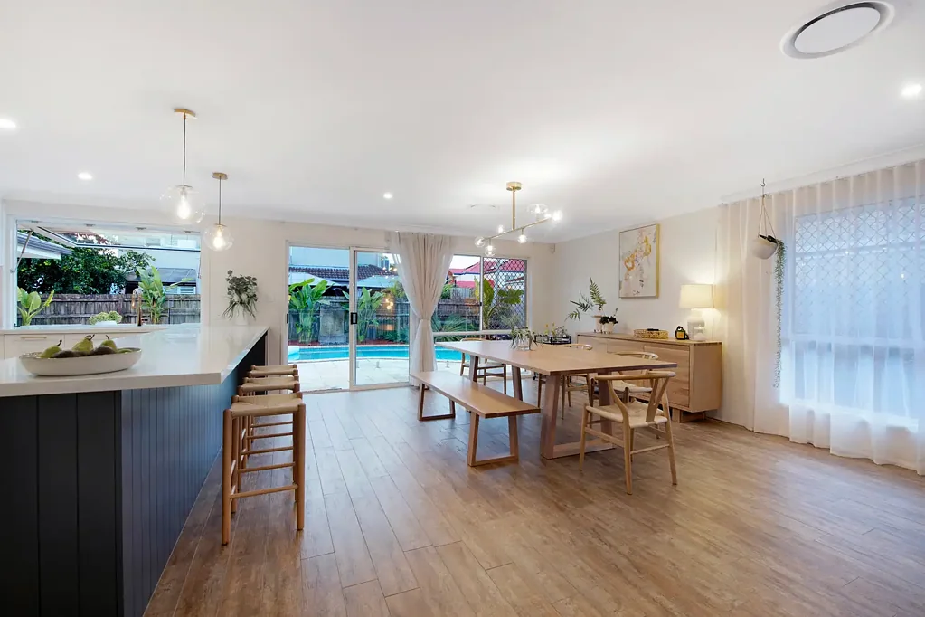 Benowa 4房  Stunning and spacious central Benowa family living