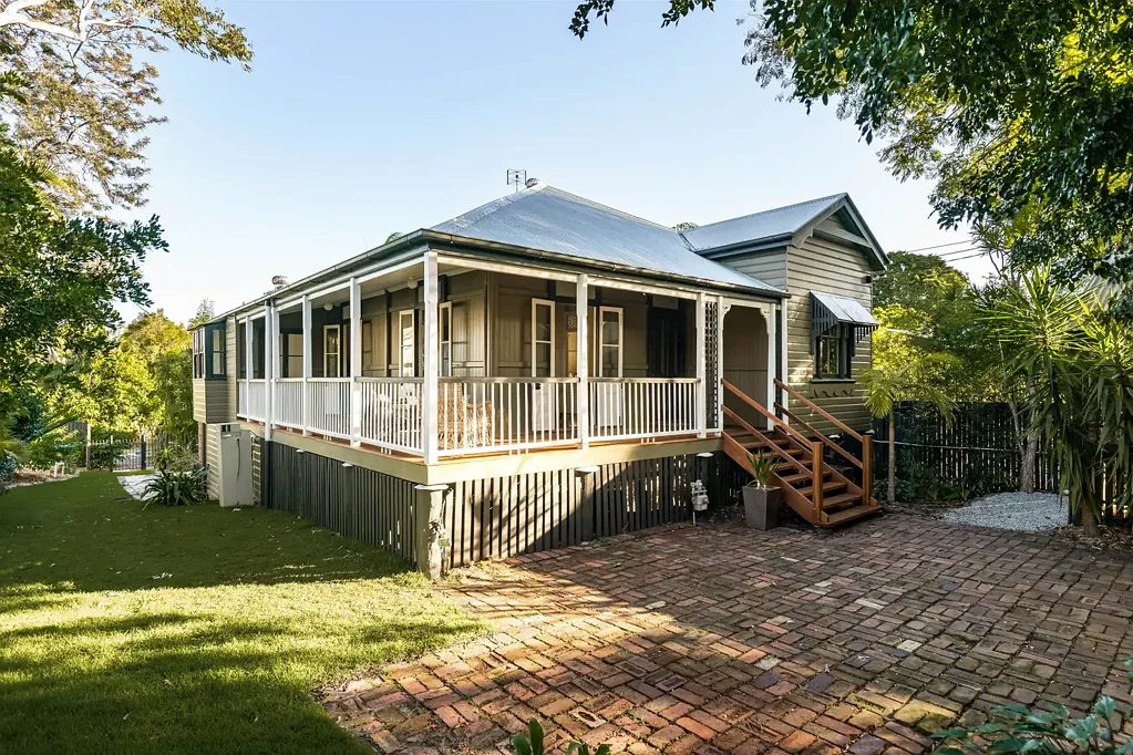 Wilston 4chambre Expansive Character Family Home on generous and Private 1078m2